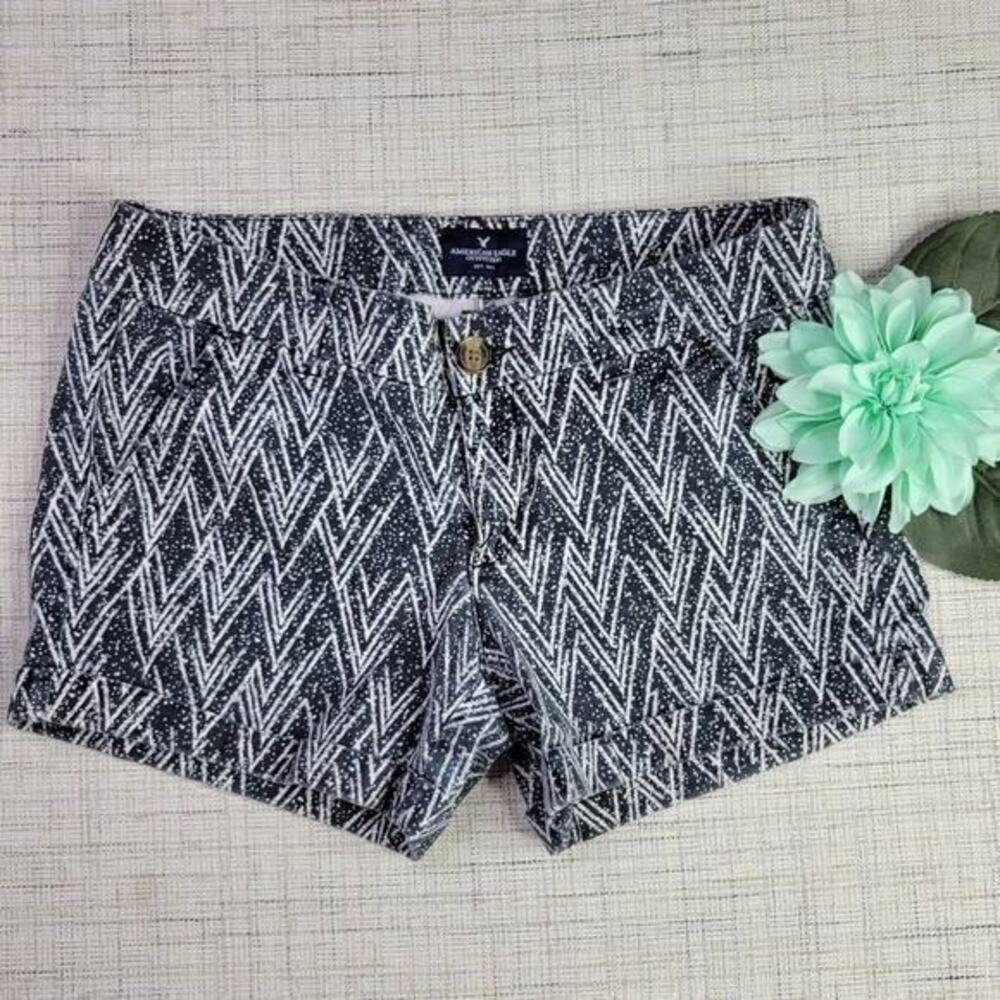 5/$25 American Eagle‎ Chevron Midi Stretch Shorts Black White Size 8